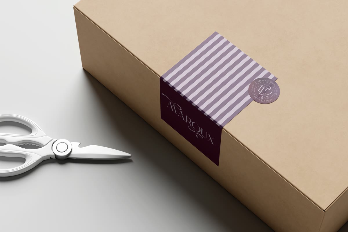 A kraft box with a striped Maroux sticker